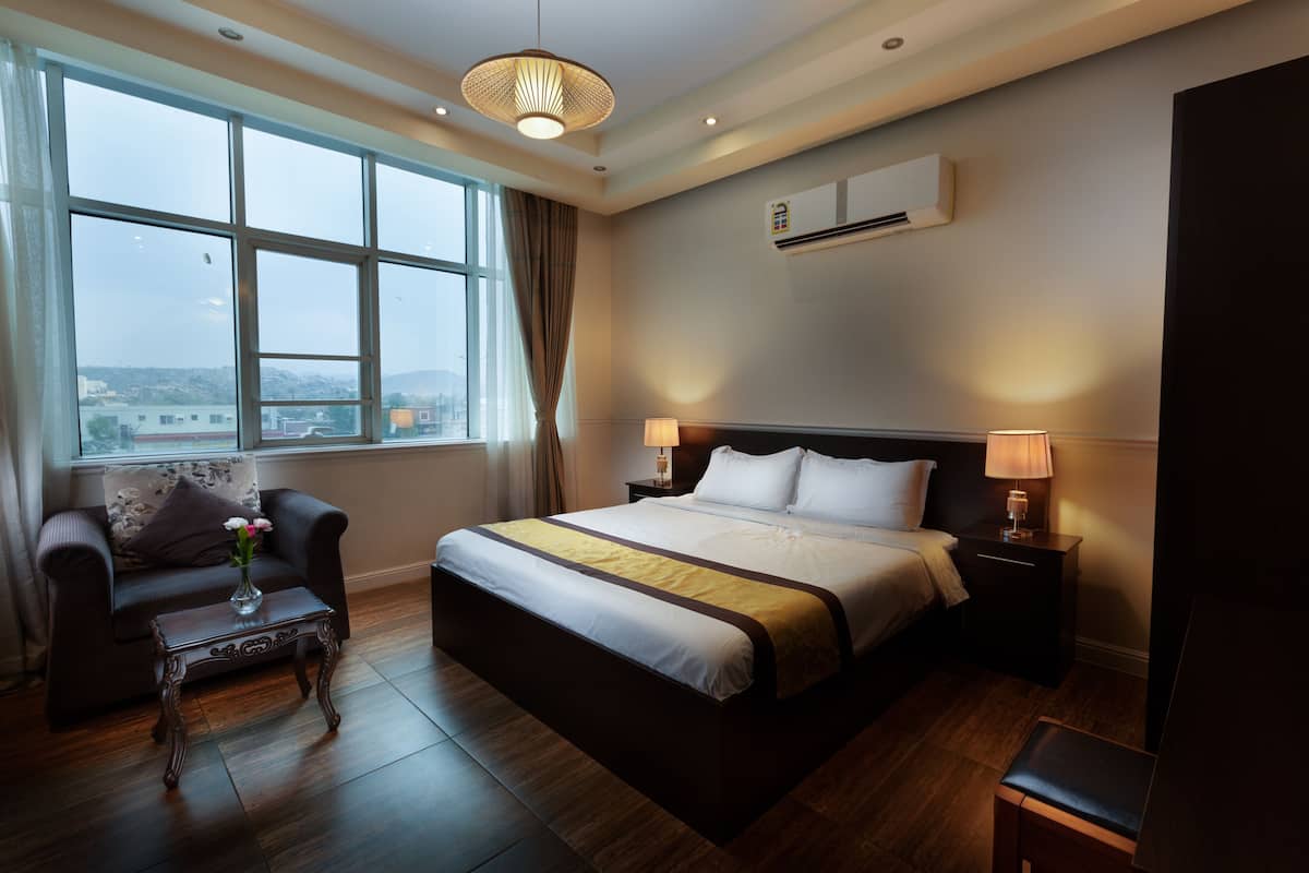 Egyptian cotton sheets, premium bedding, down duvets, pillow-top beds