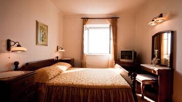 Apartment, 1 Bedroom | 1 bedroom, desk, iron/ironing board, free cribs/infant beds