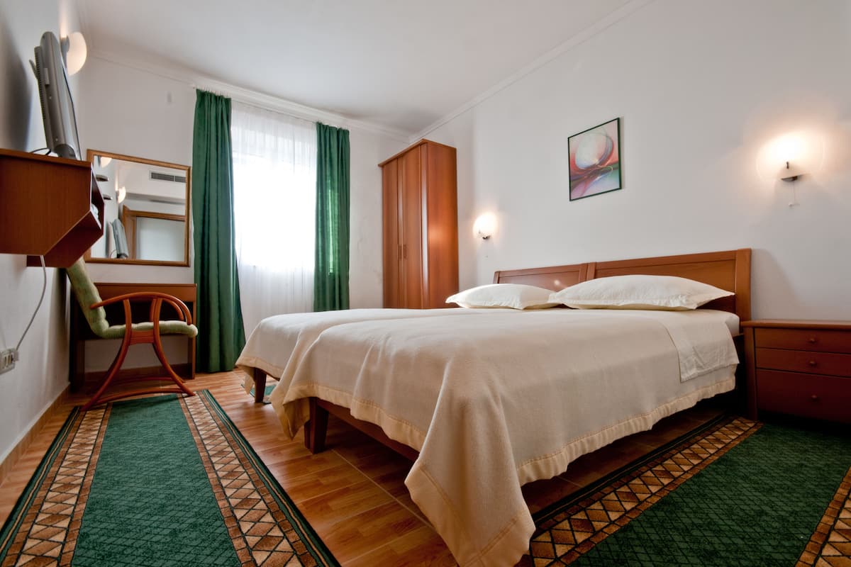 Apartment, 2 Bedrooms | 1 bedroom, desk, iron/ironing board, free cribs/infant beds
