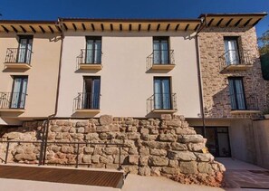 Façana frontal de l'allotjament