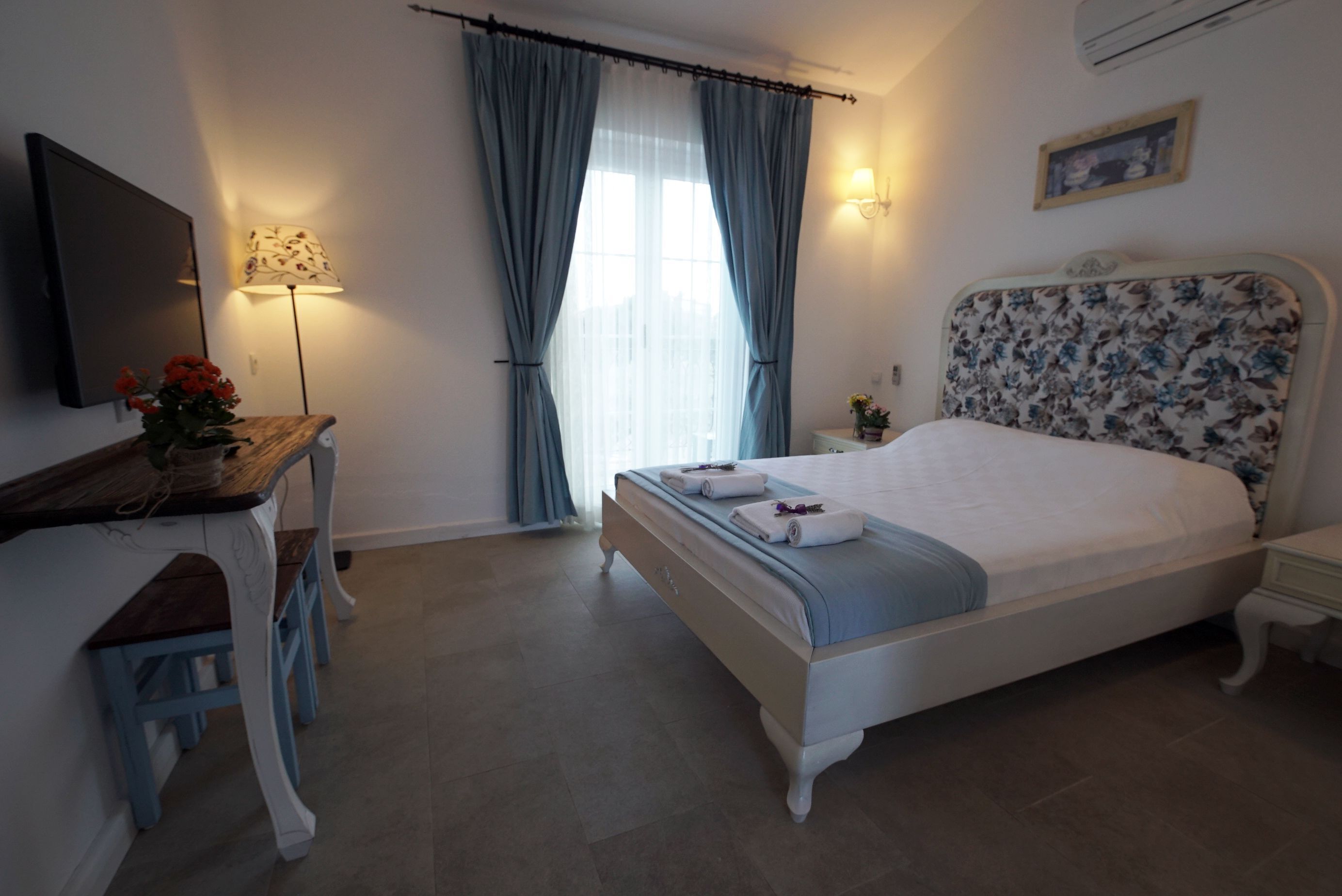 In-room safe, desk, free WiFi, bed sheets