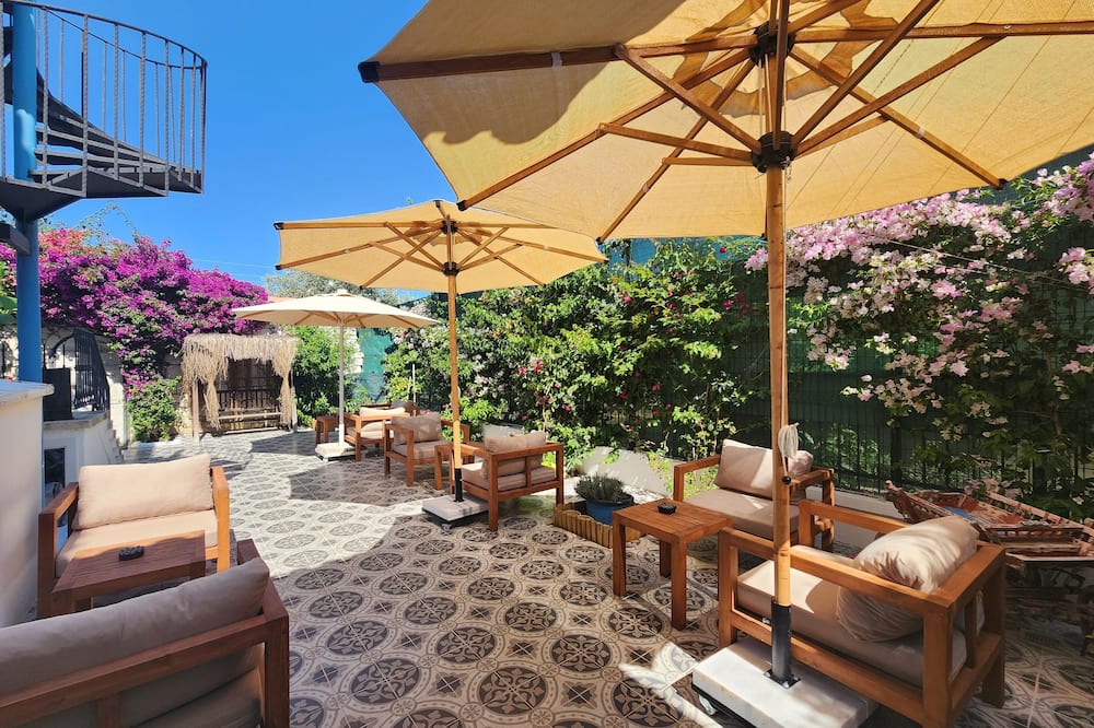 Tarcin Alacati Otel