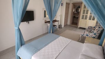 Deluxe Triple room with balcony | Caja de seguridad en la habitación, escritorio y wifi gratis