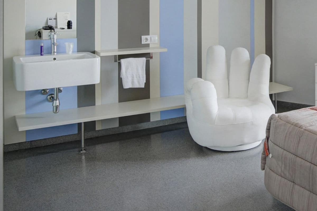 Desk, free WiFi, wheelchair access