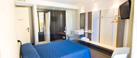 Een bureau, gratis wifi, rolstoeltoegang