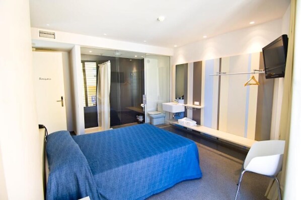 Desk, free WiFi, wheelchair access - Hostal La Creu (Mora d'Ebre)