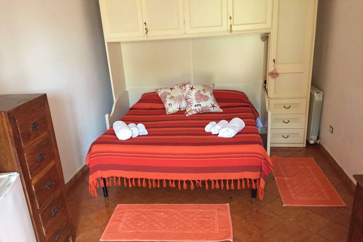 Free cots/infant beds, rollaway beds, free WiFi, bed sheets