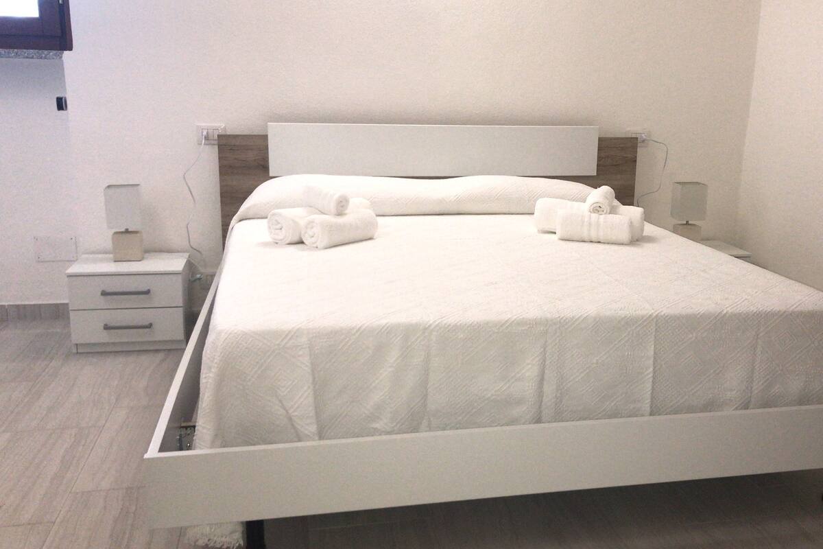Free cots/infant beds, rollaway beds, free WiFi, bed sheets