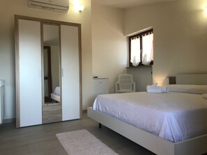 Free cots/infant beds, rollaway beds, free WiFi, bed sheets