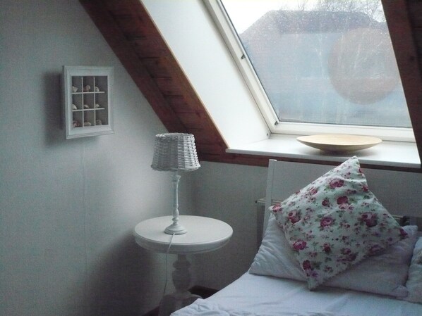 2 habitaciones, escritorio y cuna de viaje 