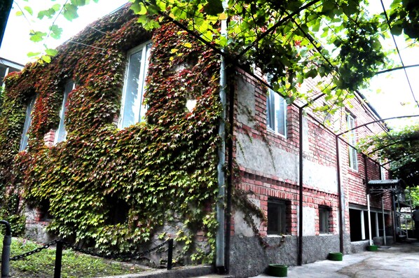 Street view - La Deka Guesthouse (Lagodekhi)