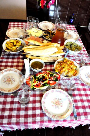 Dinner and brunch served, international cuisine