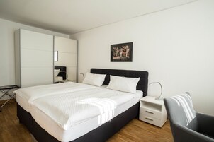 Classic-Doppelzimmer, Nichtraucher | Minibar, Zimmersafe, individuell dekoriert, individuell eingerichtet
