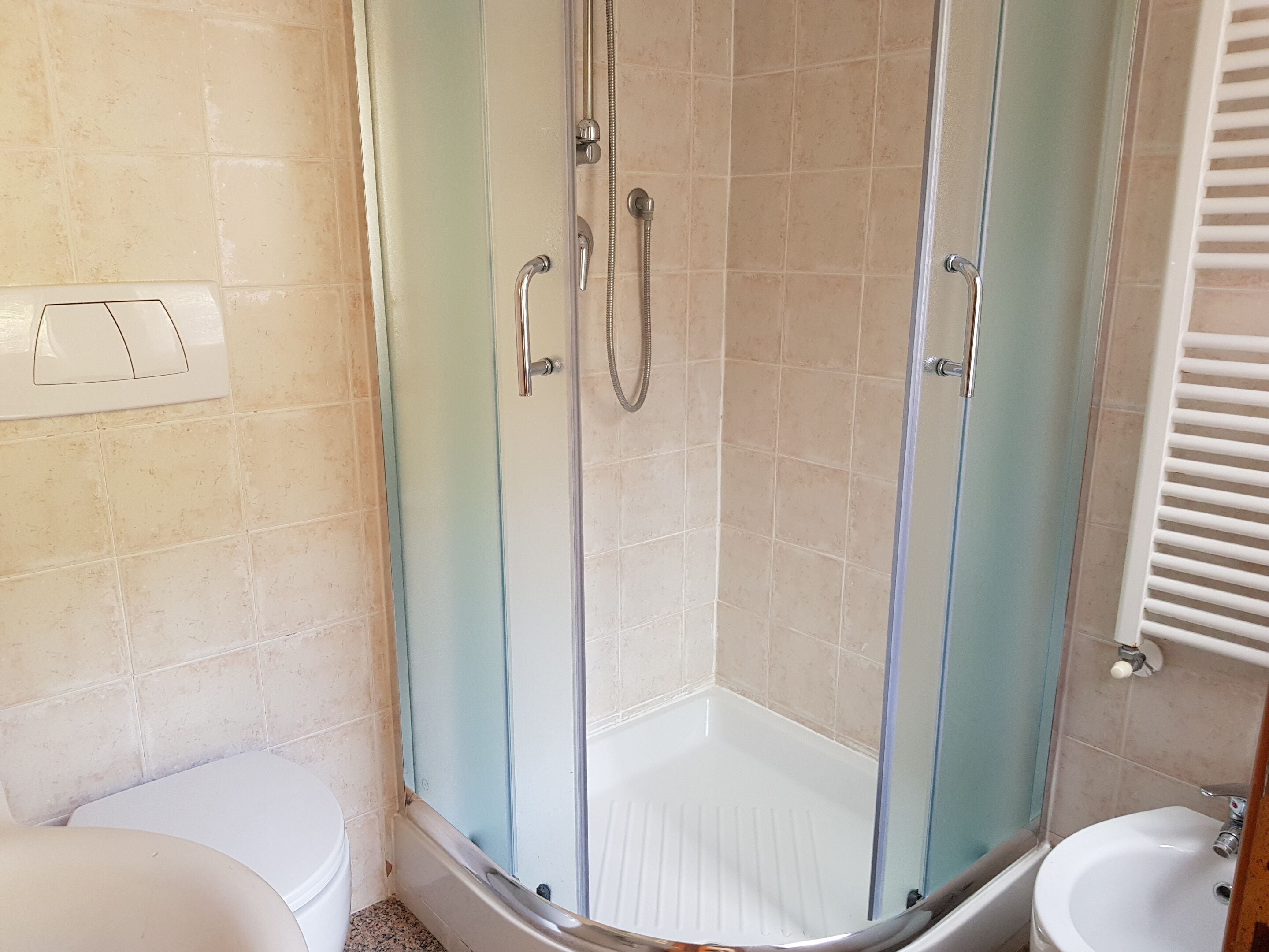 Classic Apartment, 3 Bedrooms | Bathroom shower