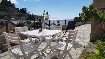 Classic Apartment, 3 Bedrooms | Terrace/patio