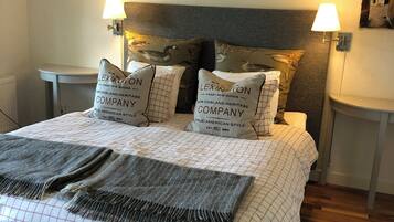 Double Room, Garden View | Individually decorated, blackout curtains, soundproofing