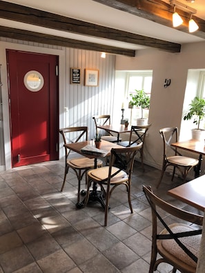 Free buffet breakfast  - Glimminge Bed & Breakfast (Simrishamn)