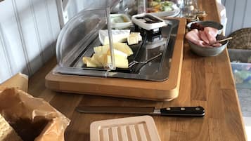 Free buffet breakfast