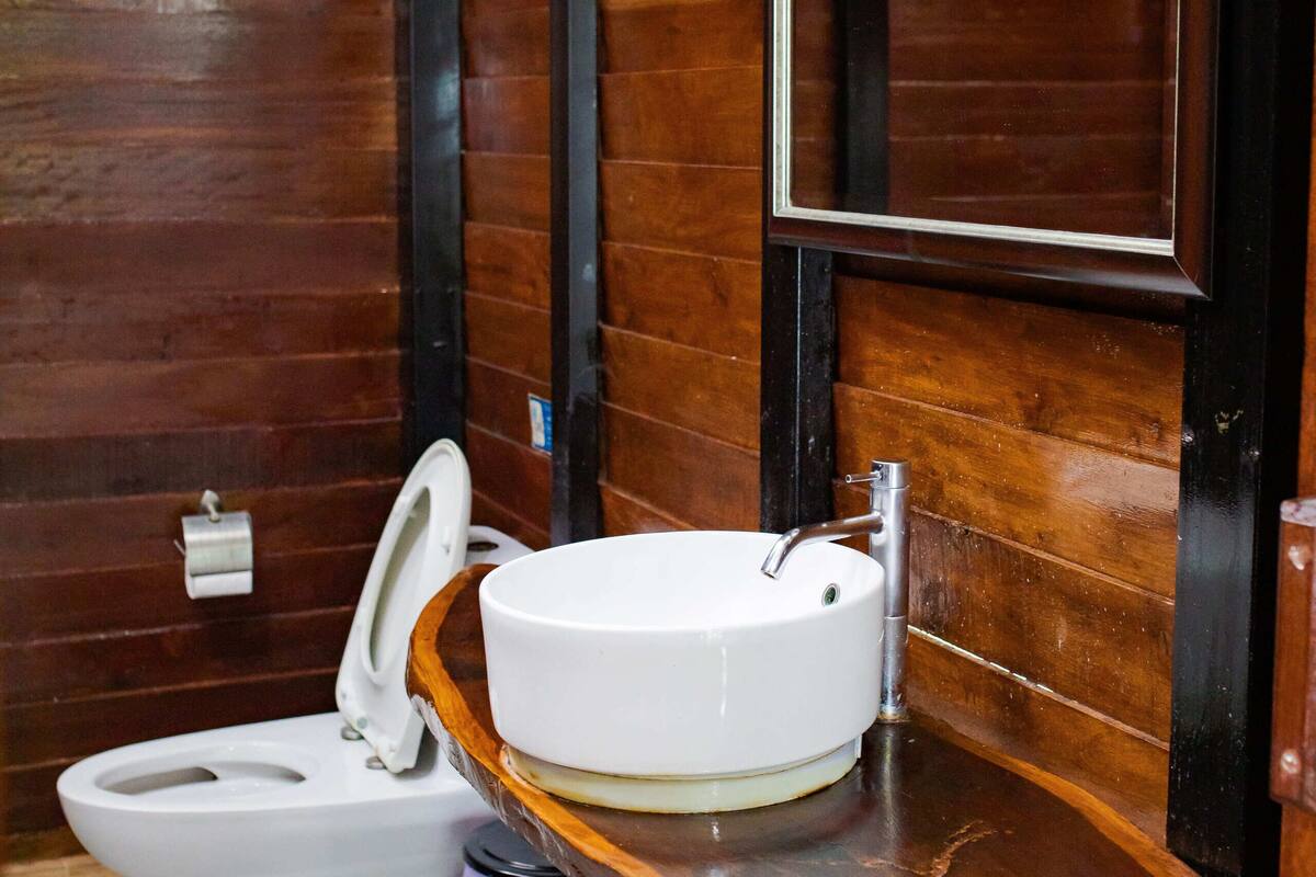 grand sea view family | bathroom | shower, rainfall showerhead, free toiletries, hair dryer