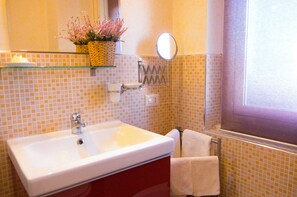 Double Room | Bathroom | Shower, hair dryer, bidet, towels