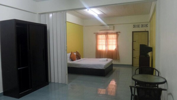 Room amenity - Mind and Punpun Apartment (Surat Thani)