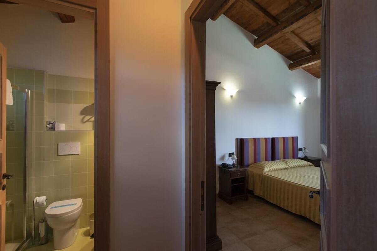 Kamer, 1 twee- of 2 eenpersoonsbedden | Luxe beddengoed, een minibar, een kluis op de kamer, een bureau