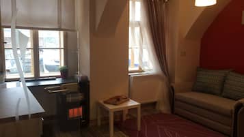Departamento urbano, cocina, en el área del patio | Área de sala de estar