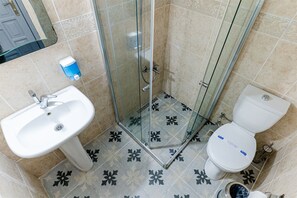 STANDARD BAHCE MANZARALI | Bathroom | Shower, free toiletries, hair dryer, slippers