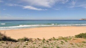 A beach with clear skies and calm waves. - Amazing apartment in Buggerru with house sea view (Buggerru)