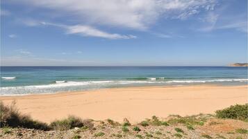 Una spiaggia nelle vicinanze