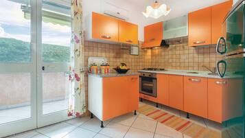 Frigorifero, piano cottura, macchina per tè/caffè