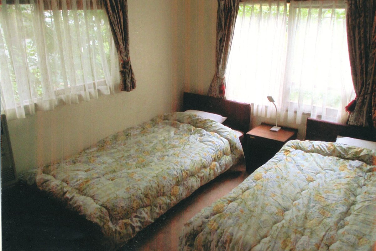 Twin Room | Free WiFi, bed sheets