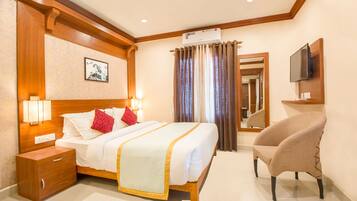 Escritorio, sistema de insonorización y camas plegables/adicionales