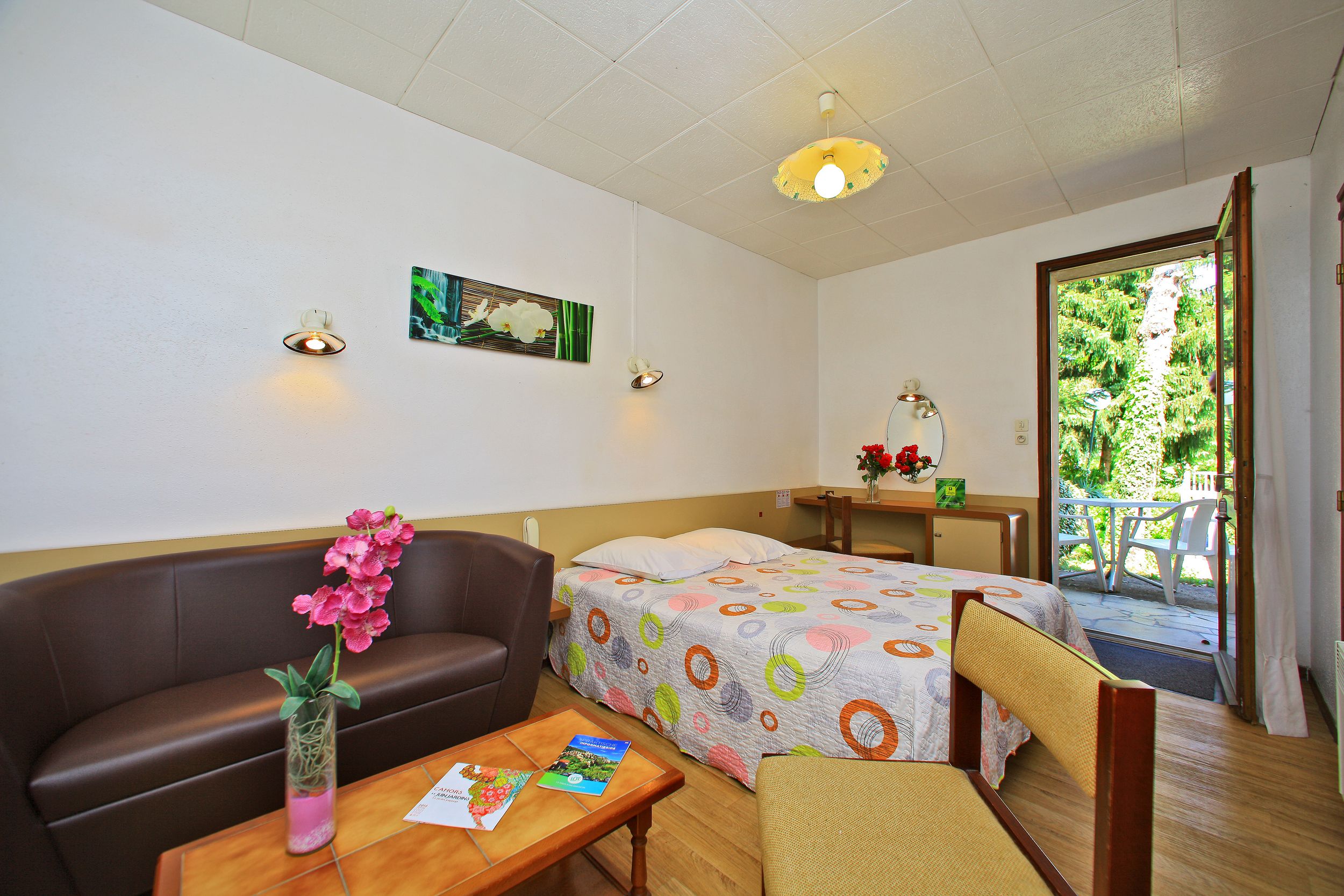 standard double room | desk, free cots/infant beds, free wifi, bed sheets