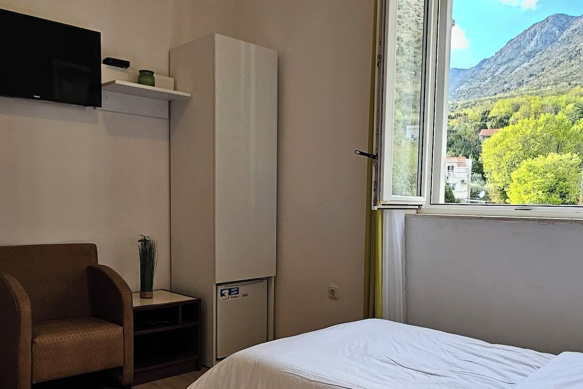 Standard Single Room, Private Bathroom, Garden View | 1 bilik tidur, Wi-fi percuma, cadar katil