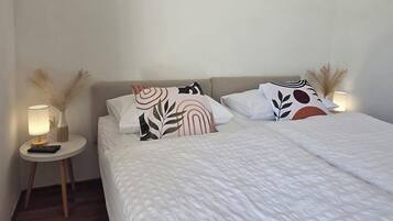 Kamer, 1 twee- of 2 eenpersoonsbedden, balkon, uitzicht op zee | Gratis wifi, beddengoed