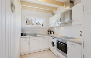 Kühlschrank, Mikrowelle, Herdplatte, Geschirrspüler