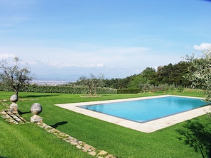 Seasonal outdoor pool, sun loungers
