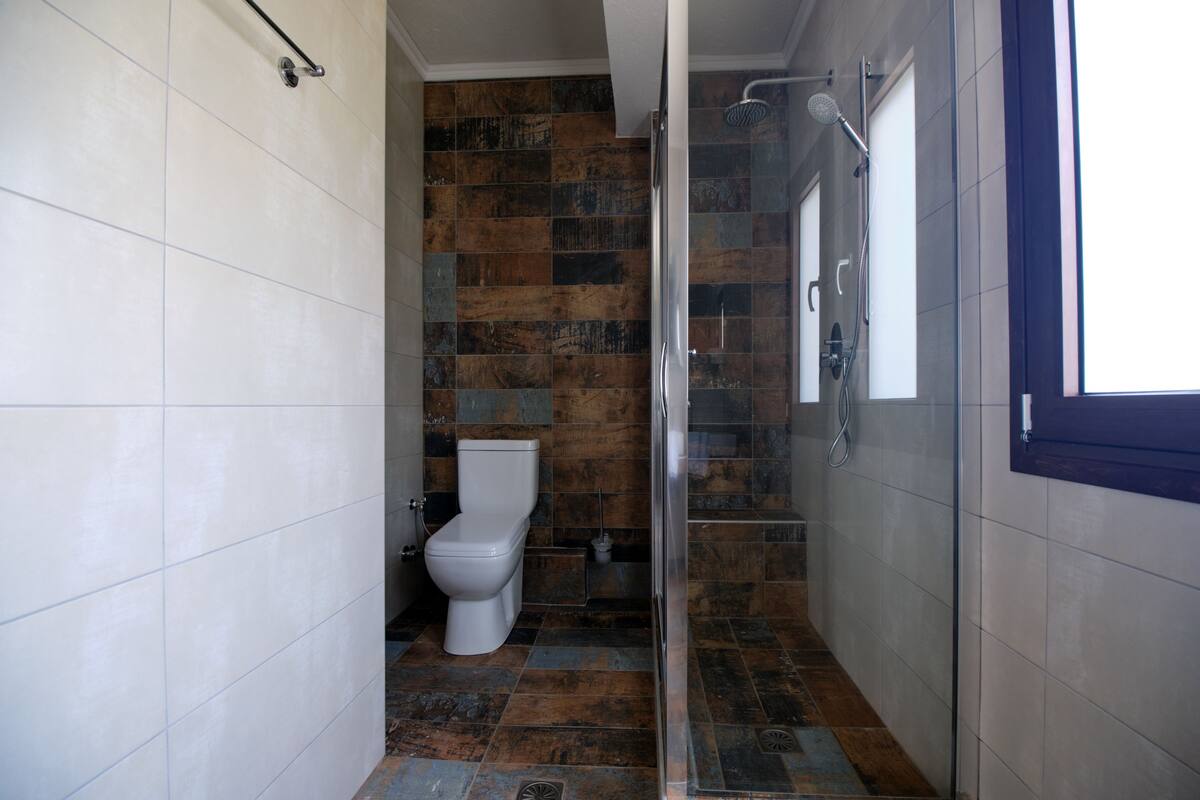 single room | bathroom | bathtub, deep-soaking bathtub, free toiletries, hair dryer