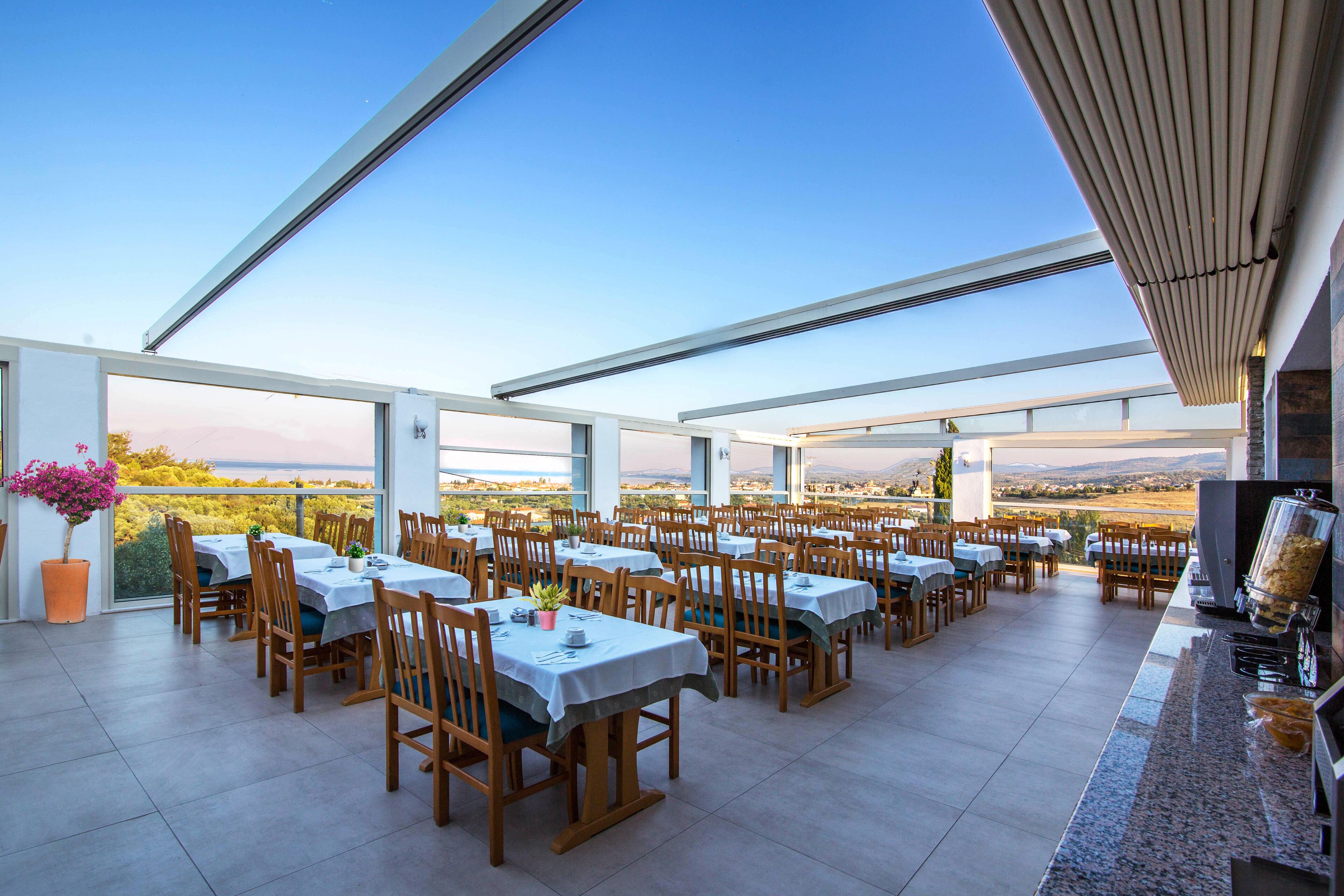 بوفيه فطور مجانًا