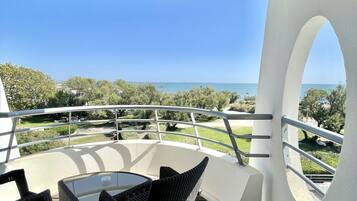 Habitación doble, vista al mar | Terraza o patio