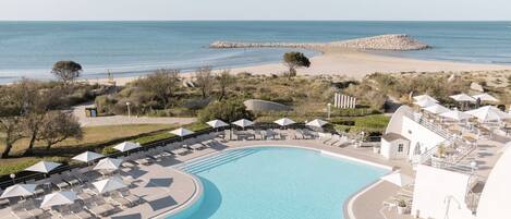 Indoor pool, seasonal outdoor pool, pool loungers