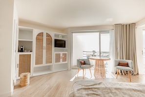 Suite - Prestige avec vue sur la mer | 1 Schlafzimmer, Minibar, Zimmersafe, Schreibtisch