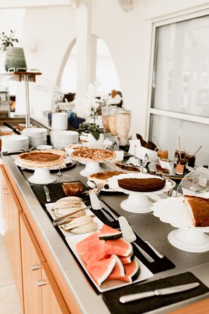 Kontinental frukost varje dag mot avgift