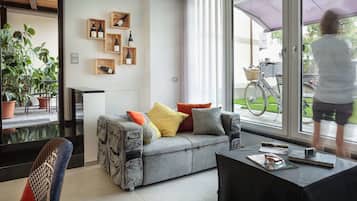 Apartment, 1 Bedroom (1) | Living area | 32-inch flat-screen TV with cable channels, TV, heated floors