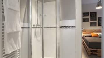 Apartment, 1 Schlafzimmer (1) | Badezimmer | Dusche, kostenlose Toilettenartikel, Haartrockner, Bidet