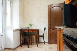 Standard-Apartment | Eigene Küche | Kühlschrank, Mikrowelle, Herdplatte, Kochgeschirr/Geschirr/Besteck