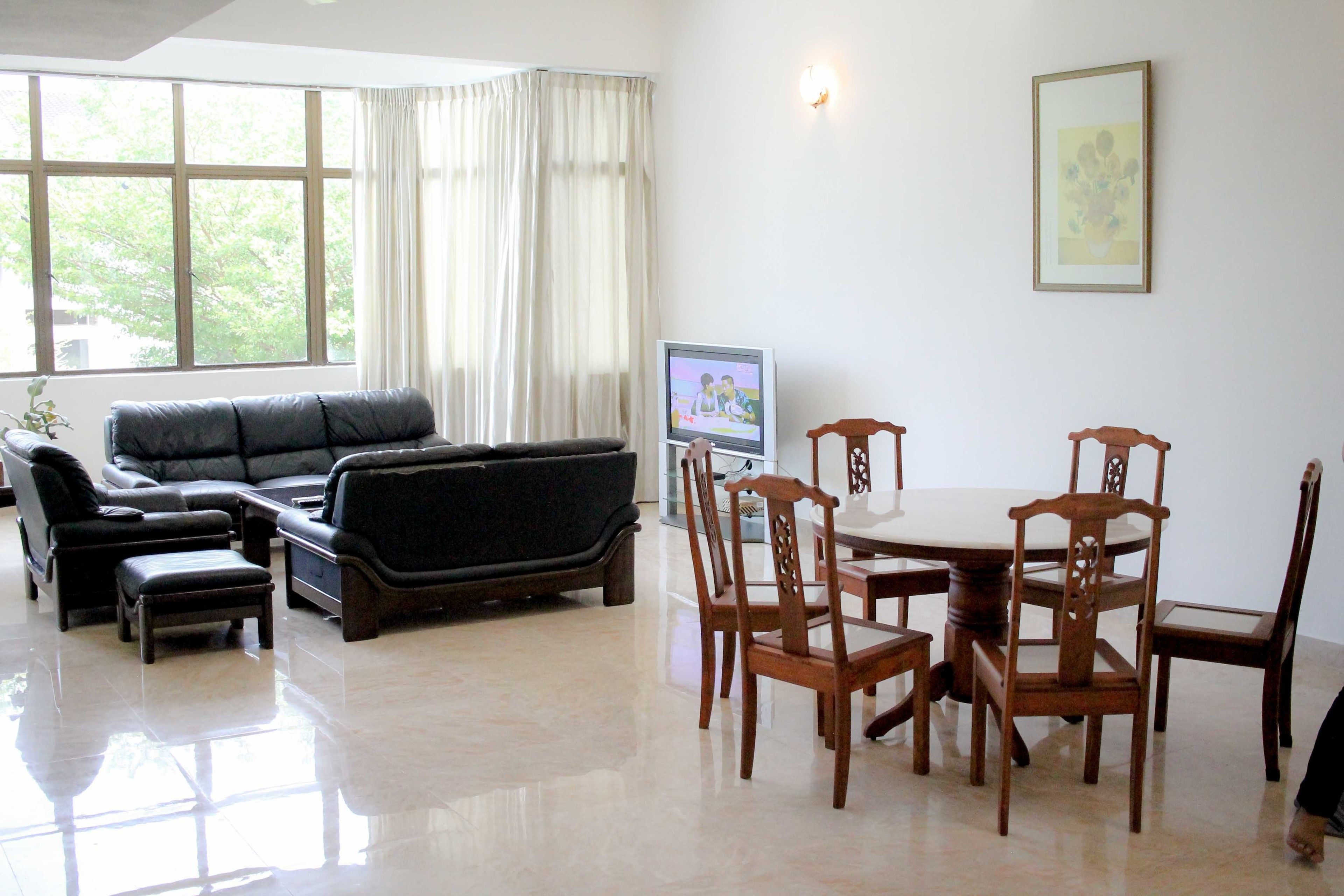 Whole House | Living room | Flat-screen TV