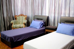Nhà (Whole) | 4 phòng ngủ, bàn, bàn ủi/dụng cụ ủi quần áo 