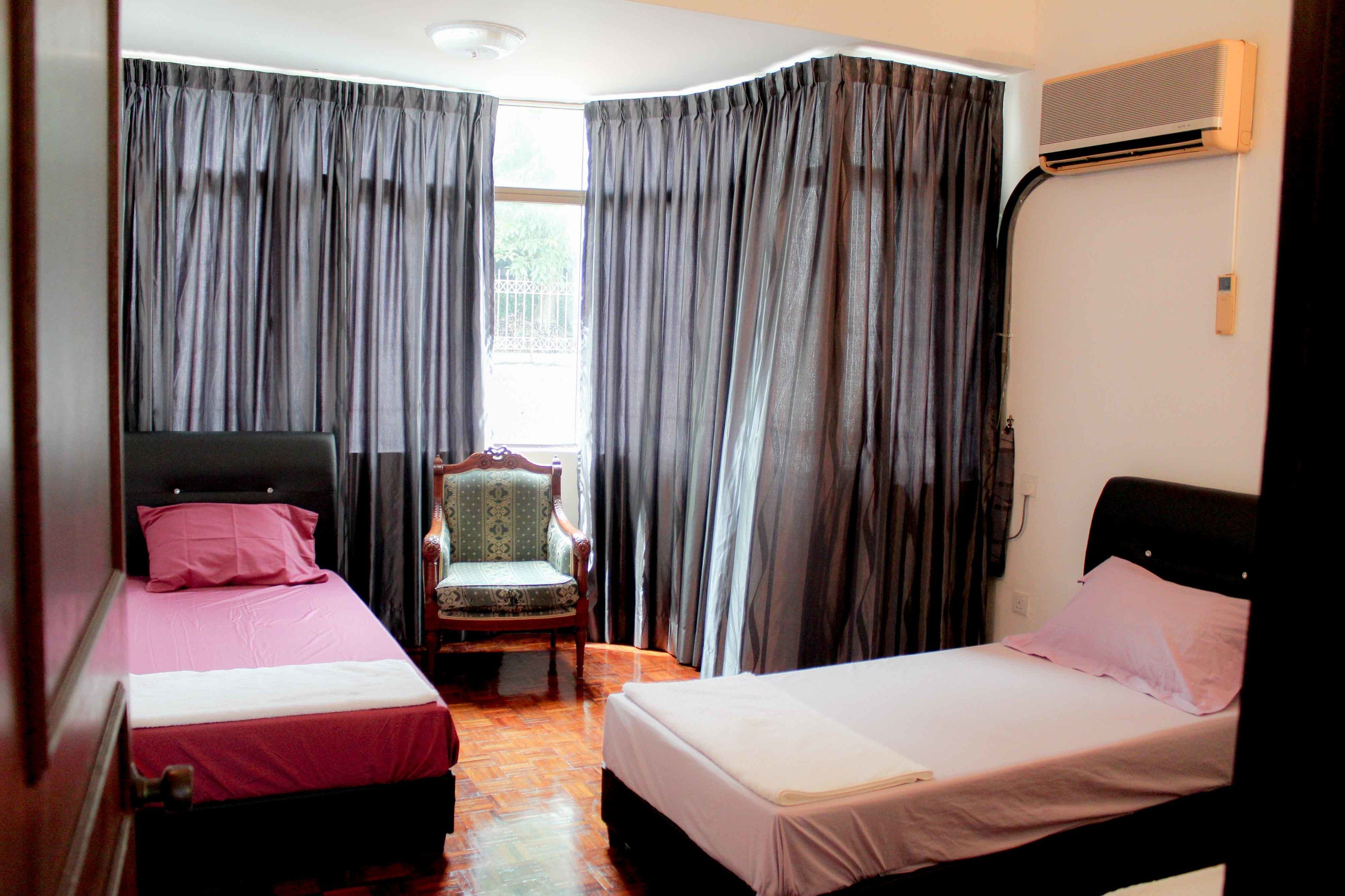 4 bedrooms, desk, iron/ironing board